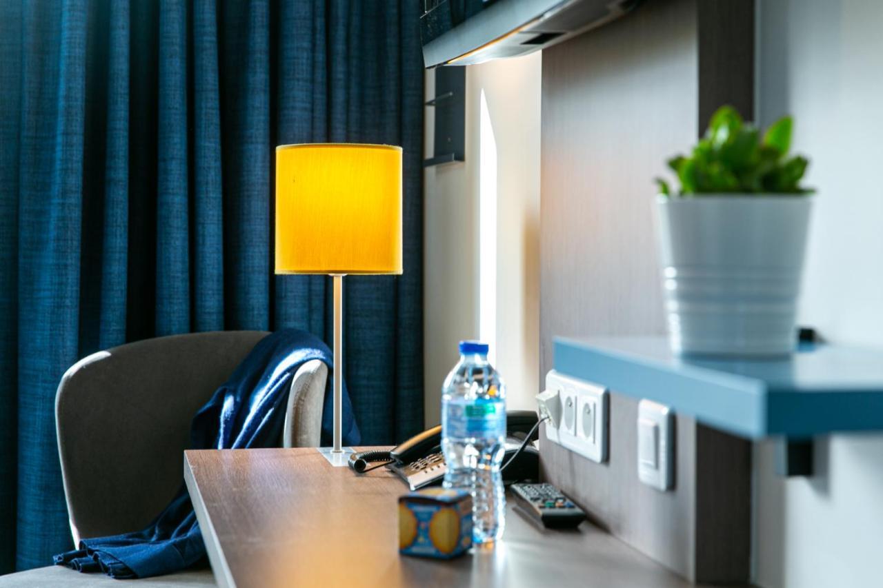 The Originals Boutique Hotel Restaurant Saint James, Монтегю Екстериор снимка