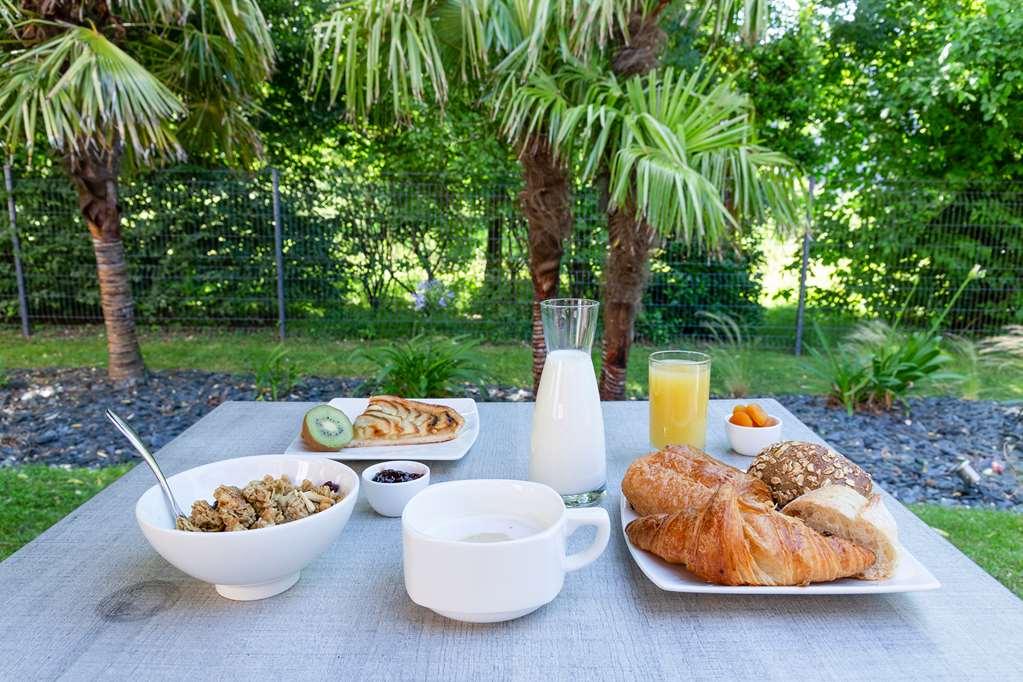 The Originals Boutique Hotel Restaurant Saint James, Монтегю Удобства снимка