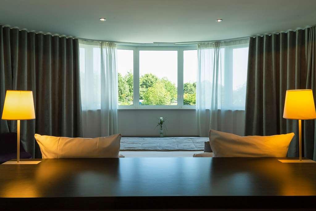 The Originals Boutique Hotel Restaurant Saint James, Монтегю Ресторант снимка