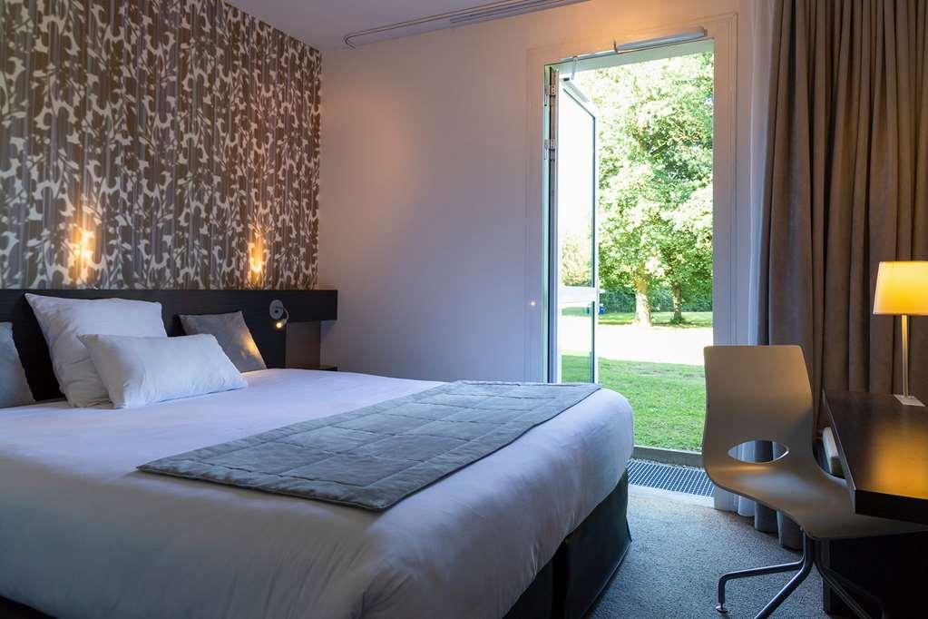 The Originals Boutique Hotel Restaurant Saint James, Монтегю Стая снимка