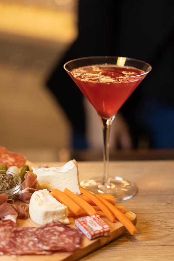 The Originals Boutique Hotel Restaurant Saint James, Монтегю Екстериор снимка